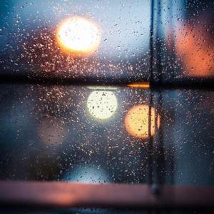 雨夜的山