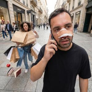 BUSY (MIT GEBROCHENER NASE)