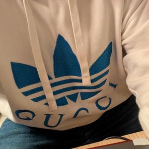 Glasovi u glavi { Stimmen im Kopf)