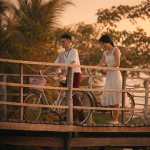 បងកាន់ដៃអូន