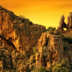 舒缓琴音与白噪引领的入眠之境