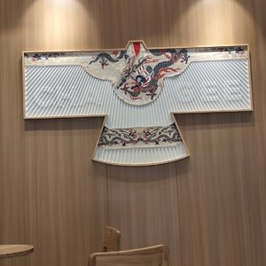 恨是凝固的琥珀 爱是易逝的流沙