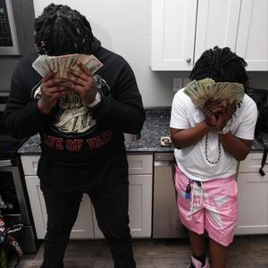 2:00am (feat. Damnnnsolo)