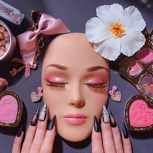 Gentle Brush Taps & Doing Your Eyes