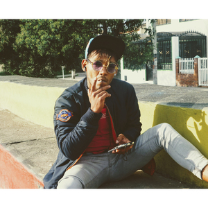 Volando Fumando y Pensando