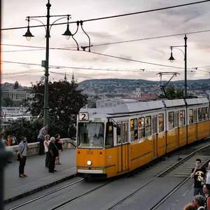 下班了我去泡吧跟家里说在等公交晚点回家