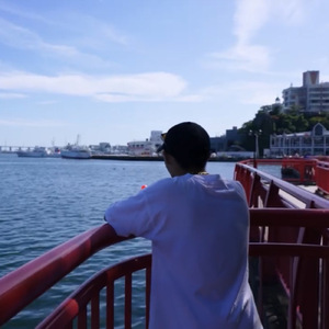 向こう岸からの景色