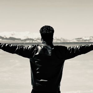 Derizag Aldida (在你窗边）