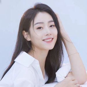 晚风轻轻的吹着