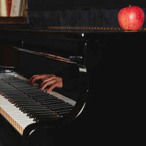 ふたつの手と手