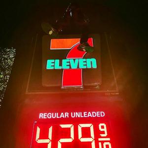 Otra Esfera (feat. M3LA)