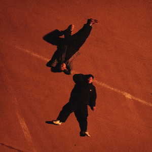 왼편에 못생긴 웃음은