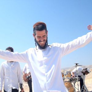 מחרוזת ועל ידי זה