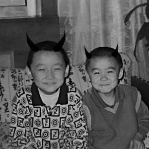 不甘朋友 不敢情人 (伴奏)