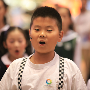 手拉手·看世界