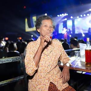 លឺសម្លេងបេះដូងទេ + ស្រីល្ងង់ (Lorrain)