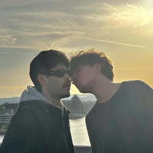 i kissed a boy (cover by Dari)