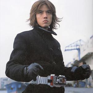 蓝桉已遇释槐鸟