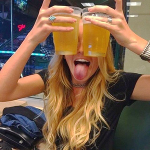 VOU BOTAR VOCE PRA SENTAR NO PAU