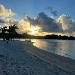 Copacabana (feat. Hinda)