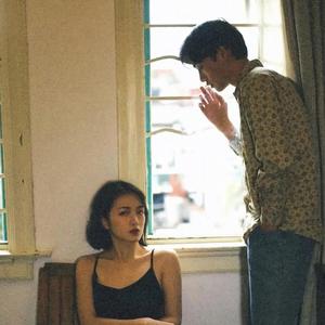 不知所措（翻自 王靖雯不胖）