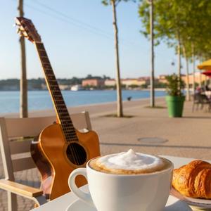 בוקר של קפה ובוסה