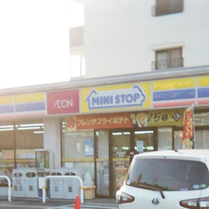 ミニストップ (feat. ridone & 朏)