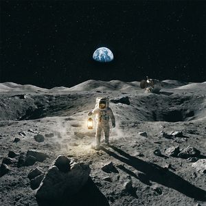 На обратной стороне луны