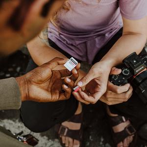 只要有想见的人，就不是孤身一人（翻自 野人兄弟）