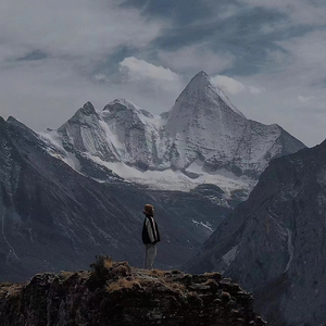 A Glow{Lynne Publishing}