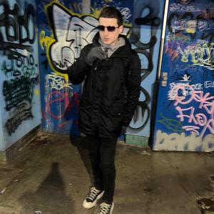 Poser