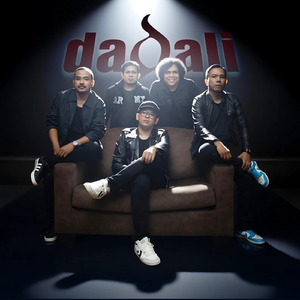 DJ Cinta Jangan Kau Pergi (Remix)