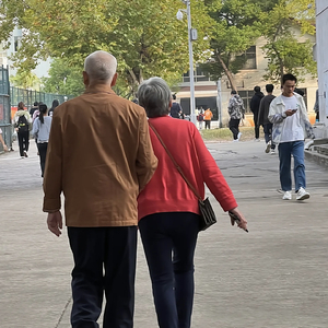 盛哲-在你的身边(白晶晶)（江東 ） 伴奏版