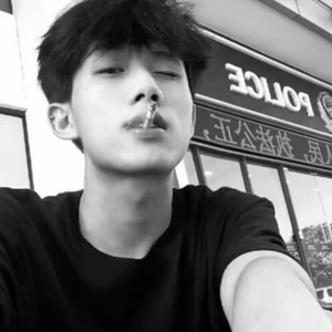 世界好吵，我们悄悄幸福就好