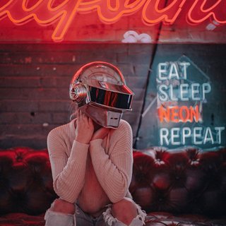 电音|蹦迪有三招，甩头跺脚伸懒腰