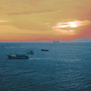 そして夏は僕の後ろで降り注く