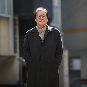 웃으며 삽시다