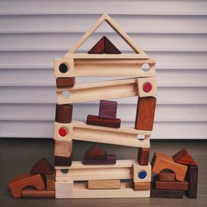 爱是易倒的积木