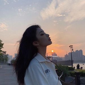 烟花升停在星夜