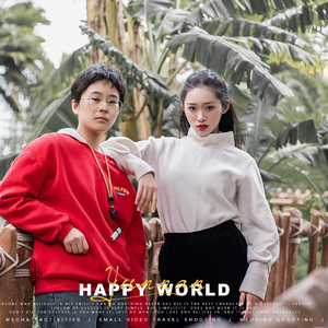 挥着翅膀的女孩