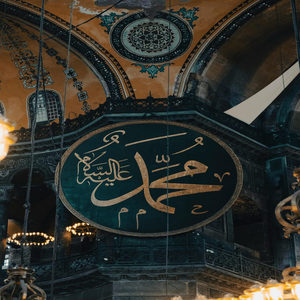 পৃথিবীর কারো কাছে কিছু পাওয়ার আশা করবেন না