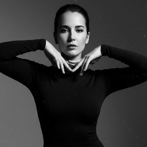 Aşkı kaybetmemek zor.