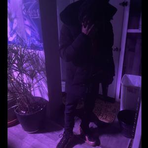 She Like (feat. Uptkidd)