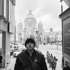 Крест на шее