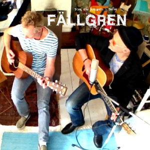 Det går ett träd omkring i regnet