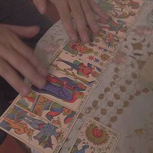 我们都知道 那时光不会再倒流 只会丢失在 那漫漫岁月 长河中