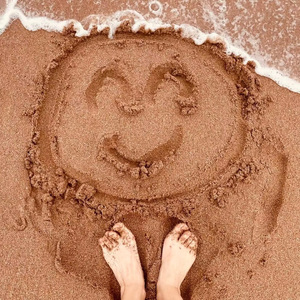 音尘落，你颌首成月