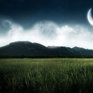 遥看瀑布挂前川