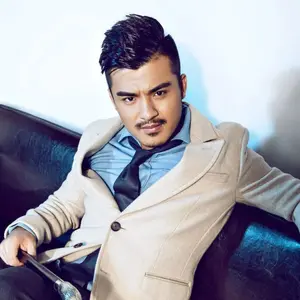 我对着镜子哭 (DJ小鱼儿 Mix)(DJ小鱼儿版)