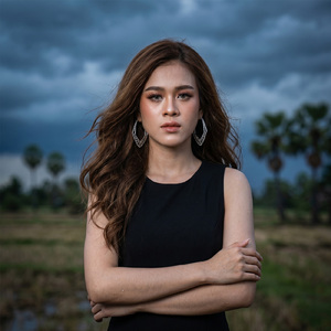 មេឃខ្មៅងងឹត